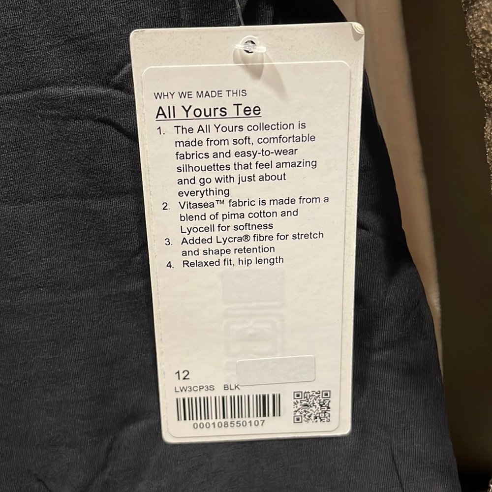 Lululemon T-shirt